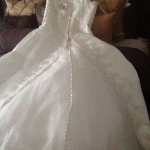 A well detailed wedding dress